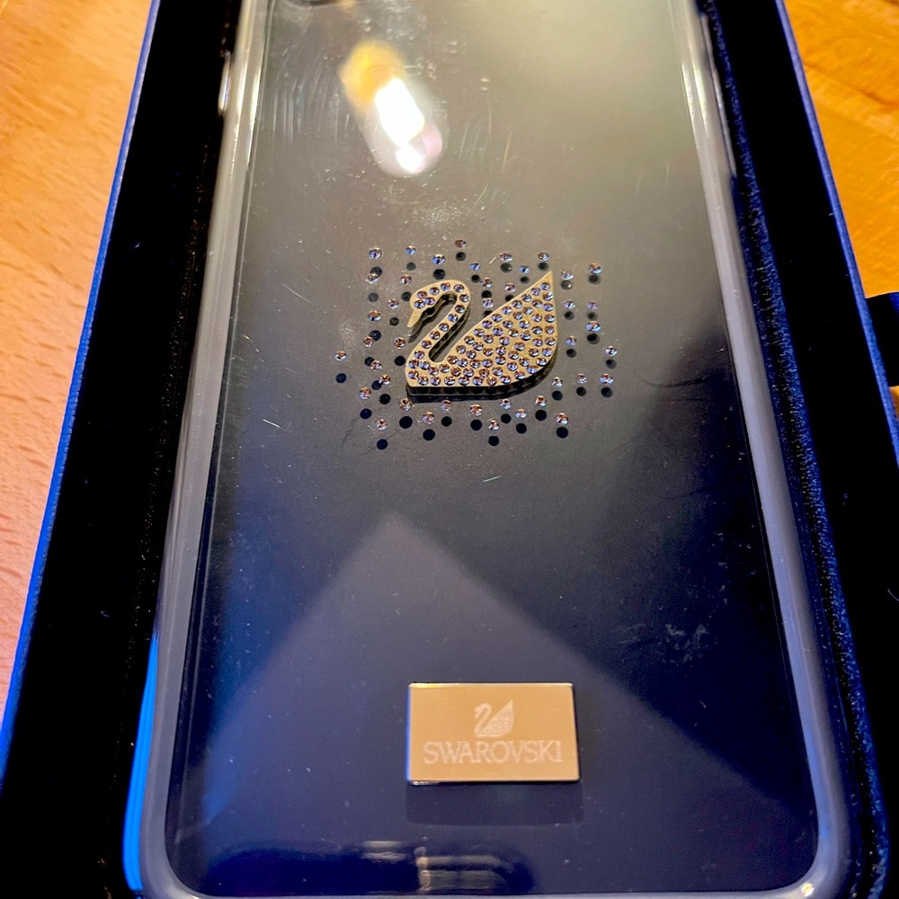 iPhone Swarovski case compatible with 6/6SPlus iPhones. This case is new in box.